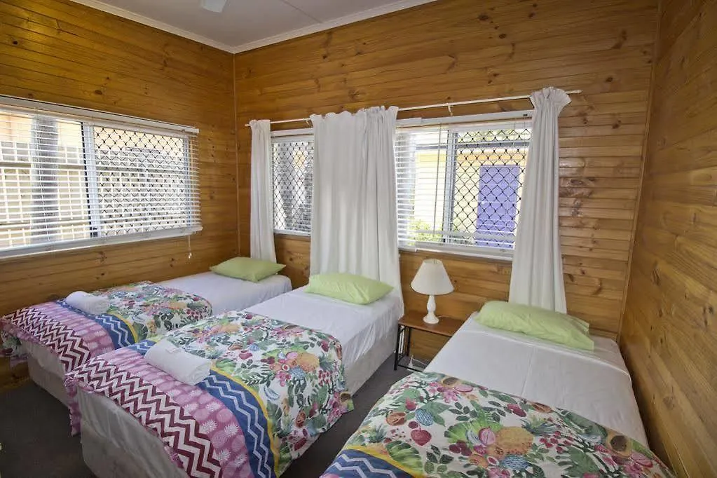 Bargara Gardens Boutique Villas 3*,